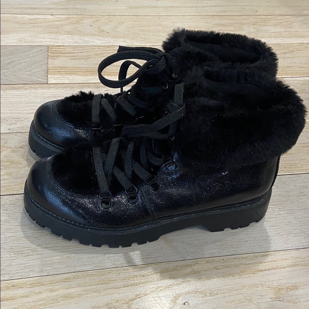 Circus by Sam Edelman size 7 1/2 Women's Black Fur-Trim Boots style KILBOURN lug
